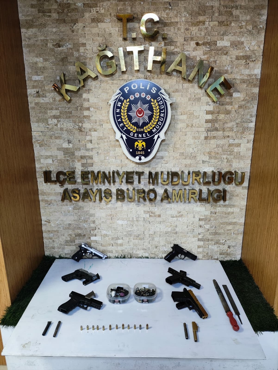 İstanbul'da suçta kullanılan silahlarda değişiklik yapan 2 zanlı tutuklandı