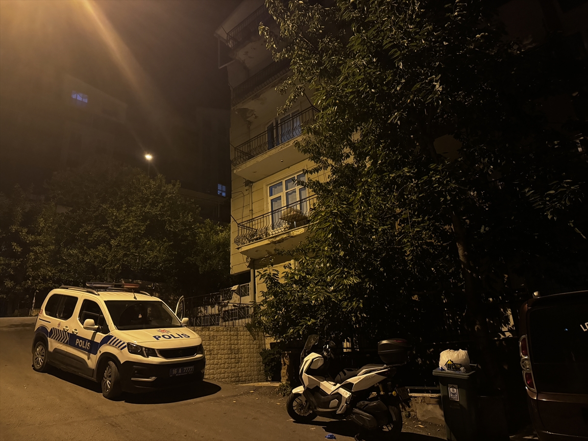 Bursa'da bir kişi yeğenini bıçaklayıp arkadaşını darbetti