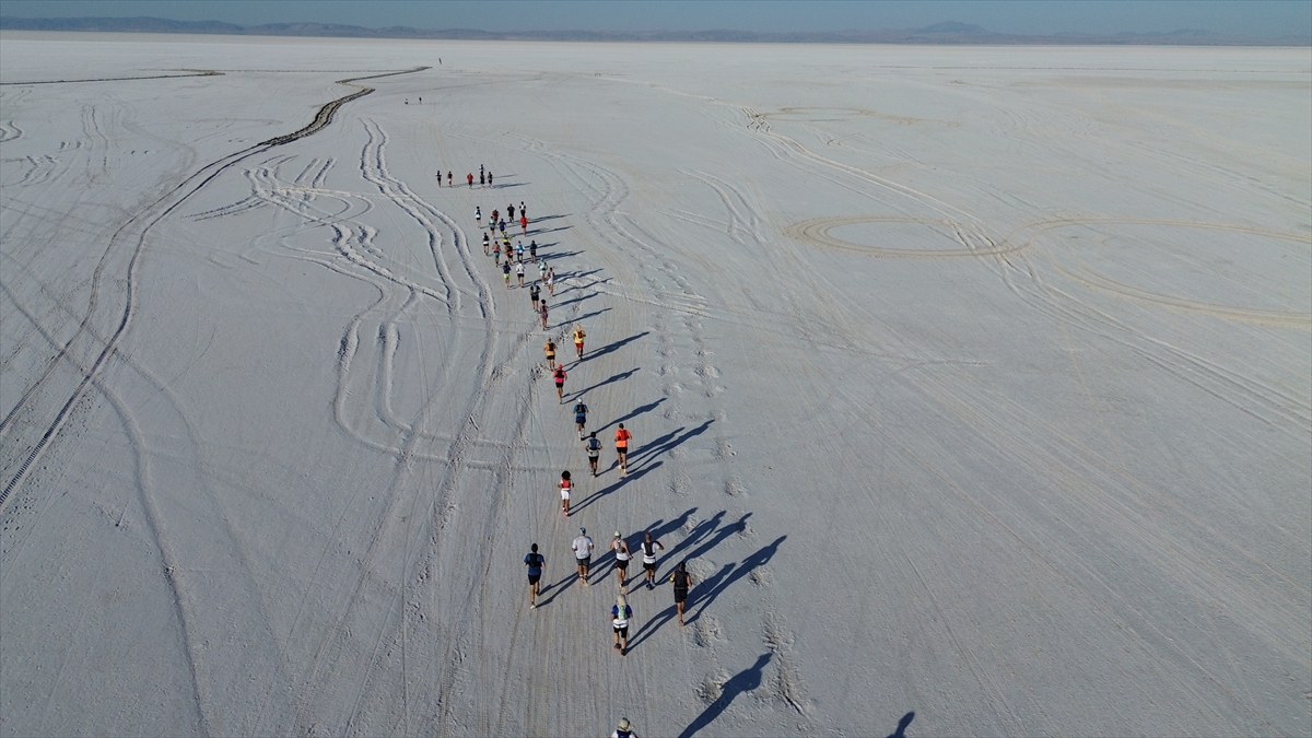 Runfire Salt Lake Ultra Trail Maratonu, Tuz Gölü'nde başladı