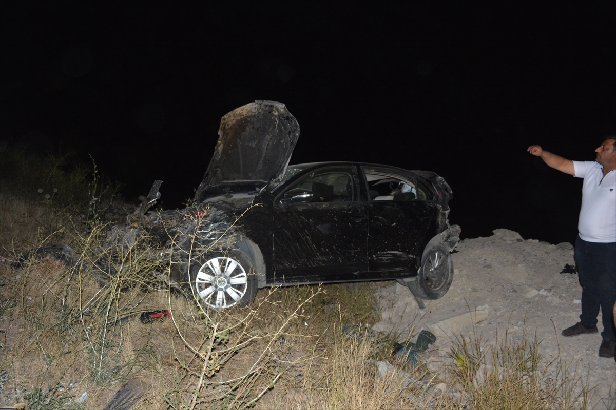 Suşehri’nde devrilen otomobildeki 5 kişi yaralandı