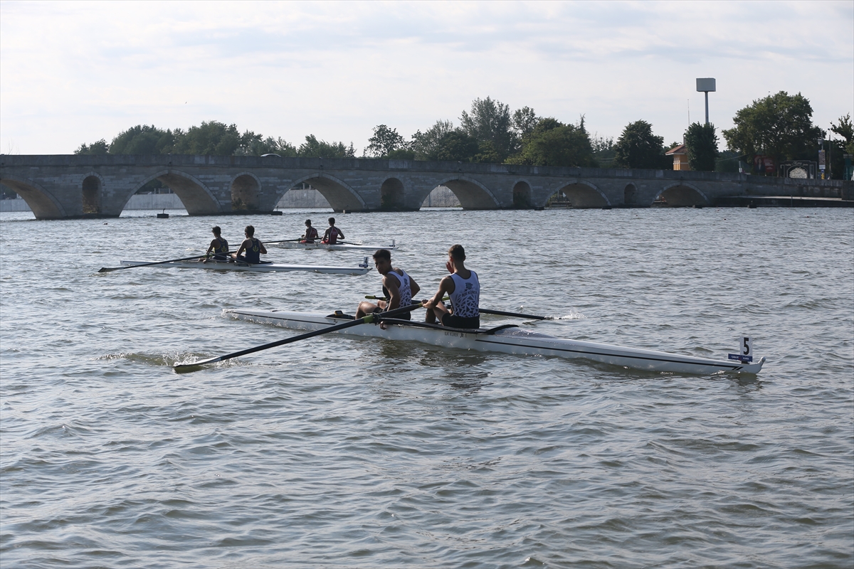 Gençler Türkiye Kürek Şampiyonası Meriç Nehri'nde devam ediyor