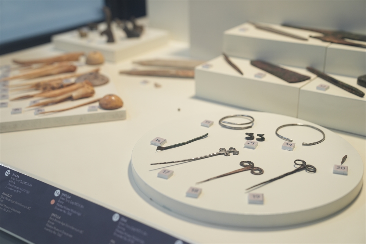 Erzurum'da, Karaz Kültürü'ne ait eserler sergileniyor