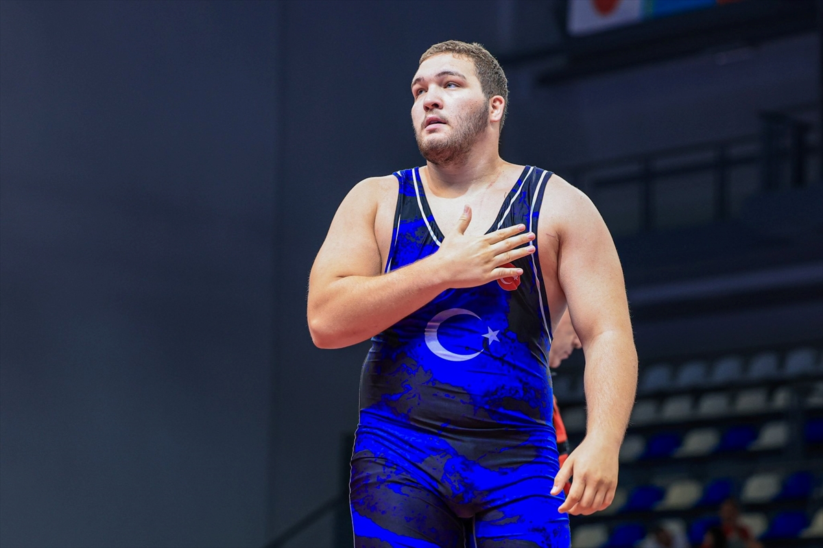 Milli güreşçi Cemal Yusuf Bakır, 20 yaş altı dünya 2'ncisi oldu