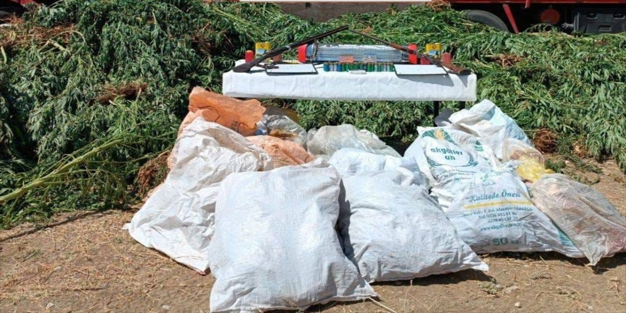 Muğla’nın Köyceğiz ilçesinde uyuşturucu ve tarihi eser kaçakçılığı operasyonunda 3 şüpheli gözaltına alındı