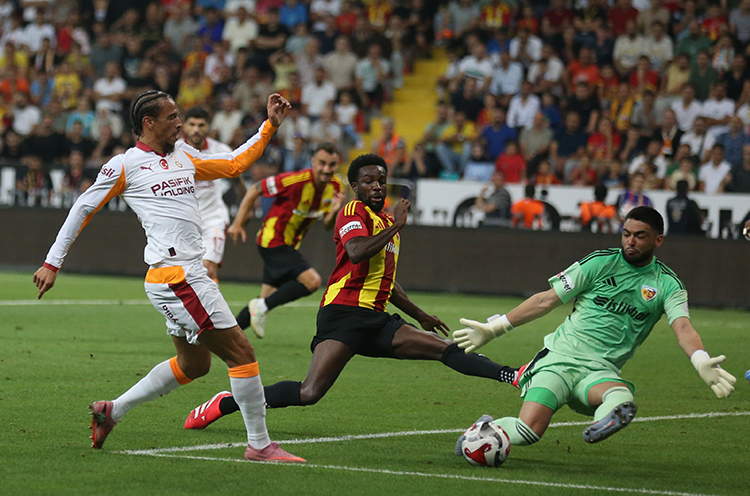 Galatasaray, Kayserispor'u farklı geçti