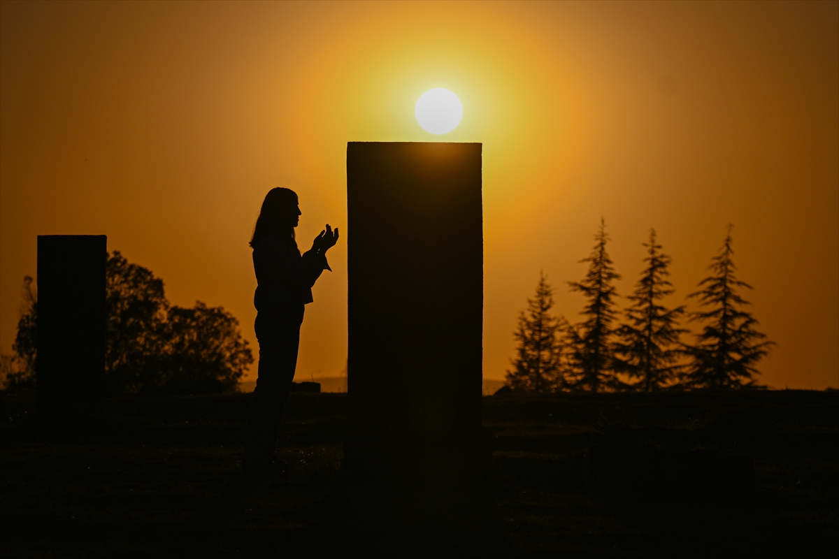 Ahlat’da "ecdada vefa ziyareti" yoğunluğu