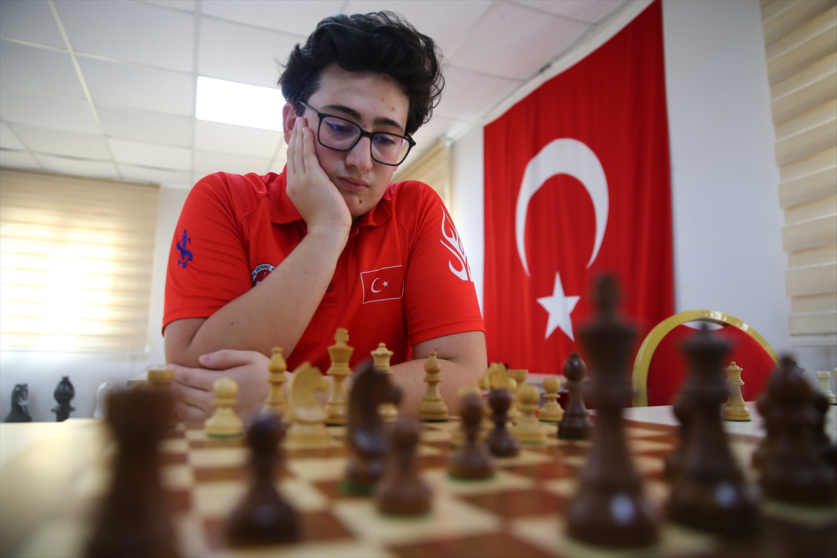 Milli satranççı Serdar'ın hedefi "uluslararası usta" ünvanına İtalya'da ulaşmak