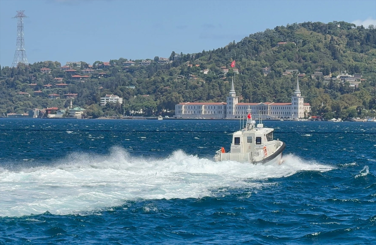 İstanbul Boğazı'ndaki yüzme yarışında Rus yüzücü kayboldu
