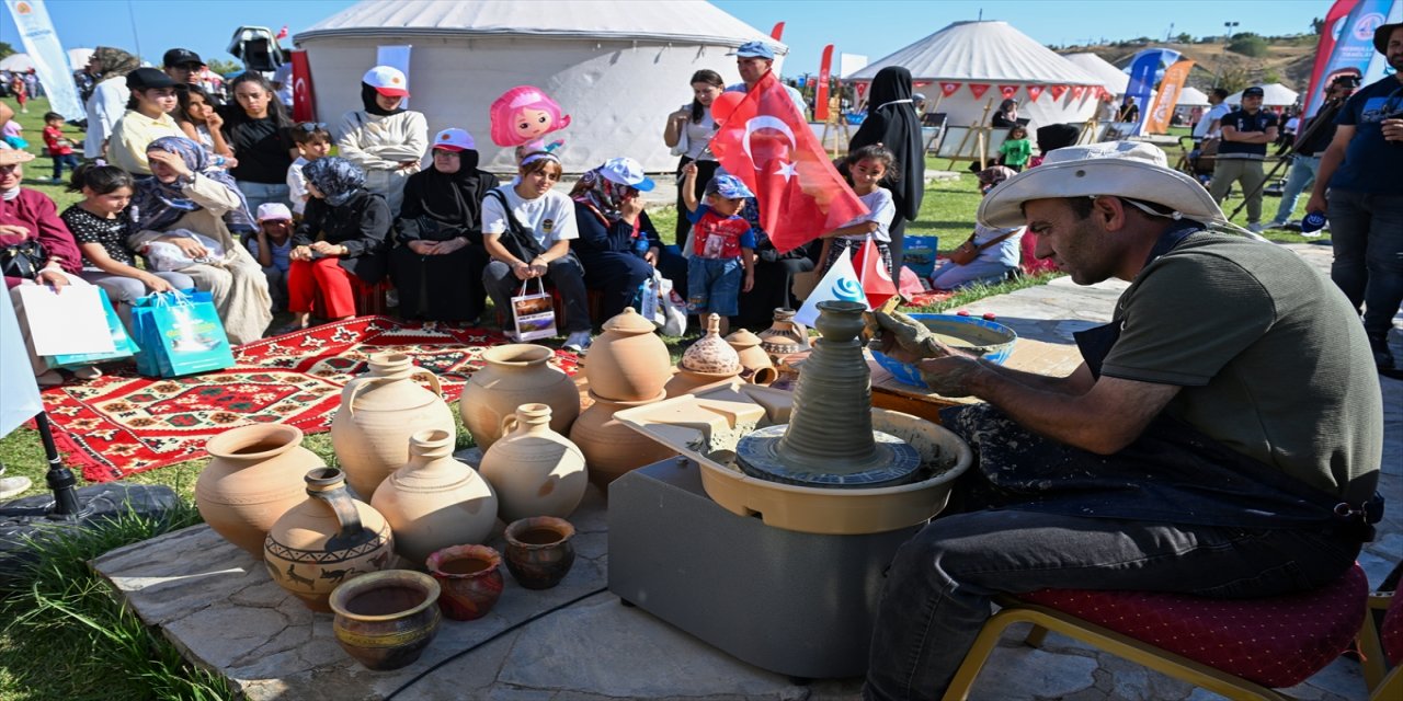 Malazgirt Zaferi'nde Yunus Emre Enstitüsü kültürel değerleri tanıttı