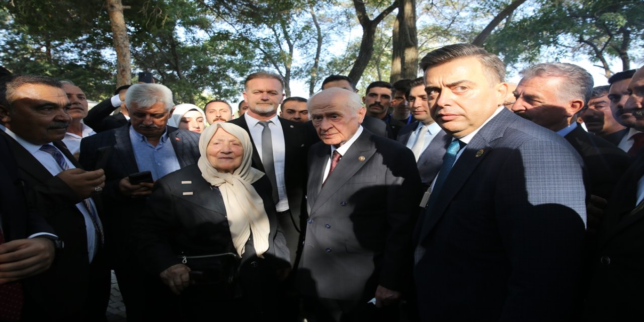 MHP Genel Başkanı Devlet Bahçeli, Malazgirt Zaferi'nin 954. Yıl Etkinlikleri Kapsamında Bitlis Ahlat’ta Vatandaşlarla Buluştu
