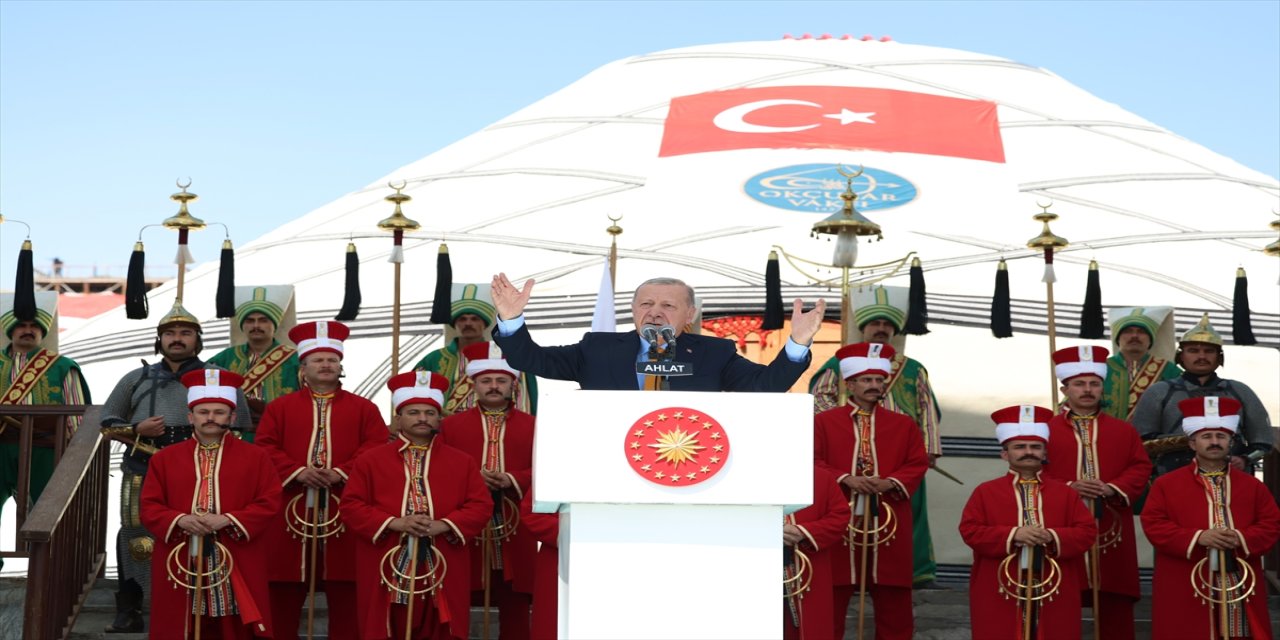 Cumhurbaşkanı Erdoğan: “Ahlat, Türk milleti için Kızılelma’nın anahtarıdır”