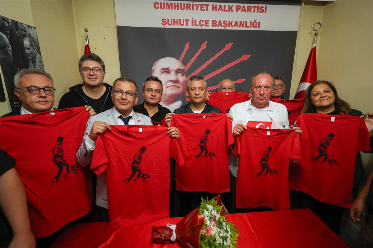 Atatürk sevgisi olan herkesle beraber bir büyük yürüyüşü başlattık