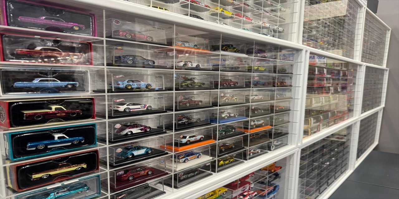 Oyuncak Arabalara Duyduğu Tutku, 23 Yılda 2 Bin Parçalık Koleksiyona Dönüştü