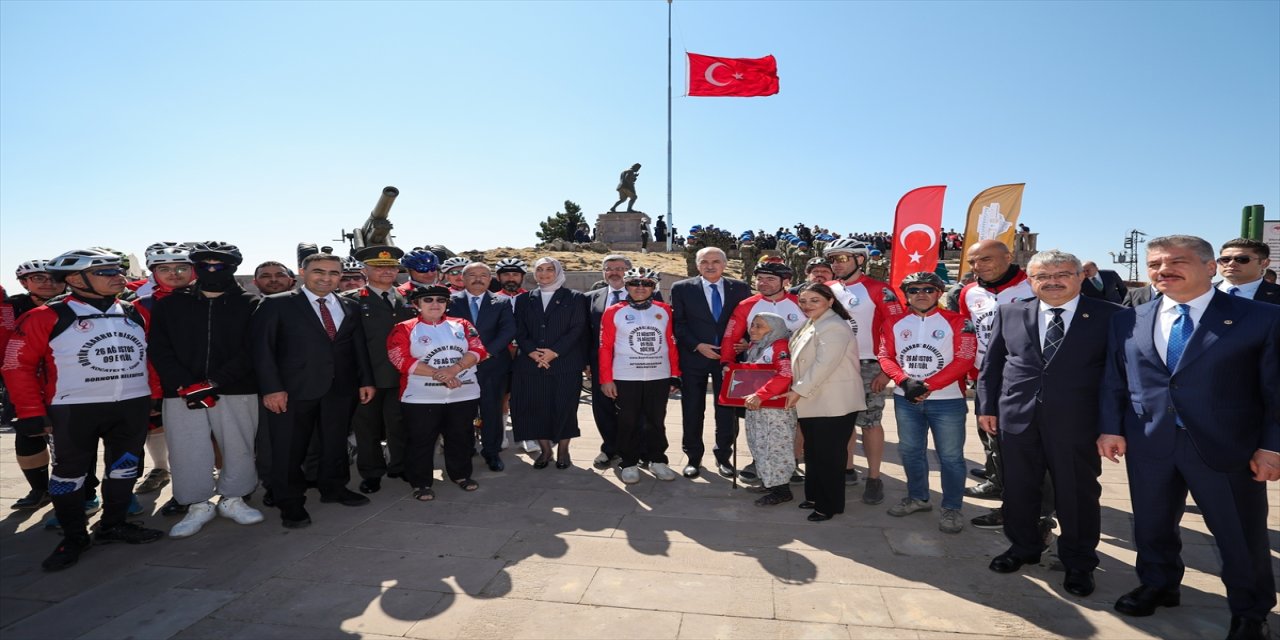 TBMM Başkanı Kurtulmuş, Büyük Taarruz’un 103. yılı için Kocatepe’de törene katıldı, bisiklet turunu başlattı