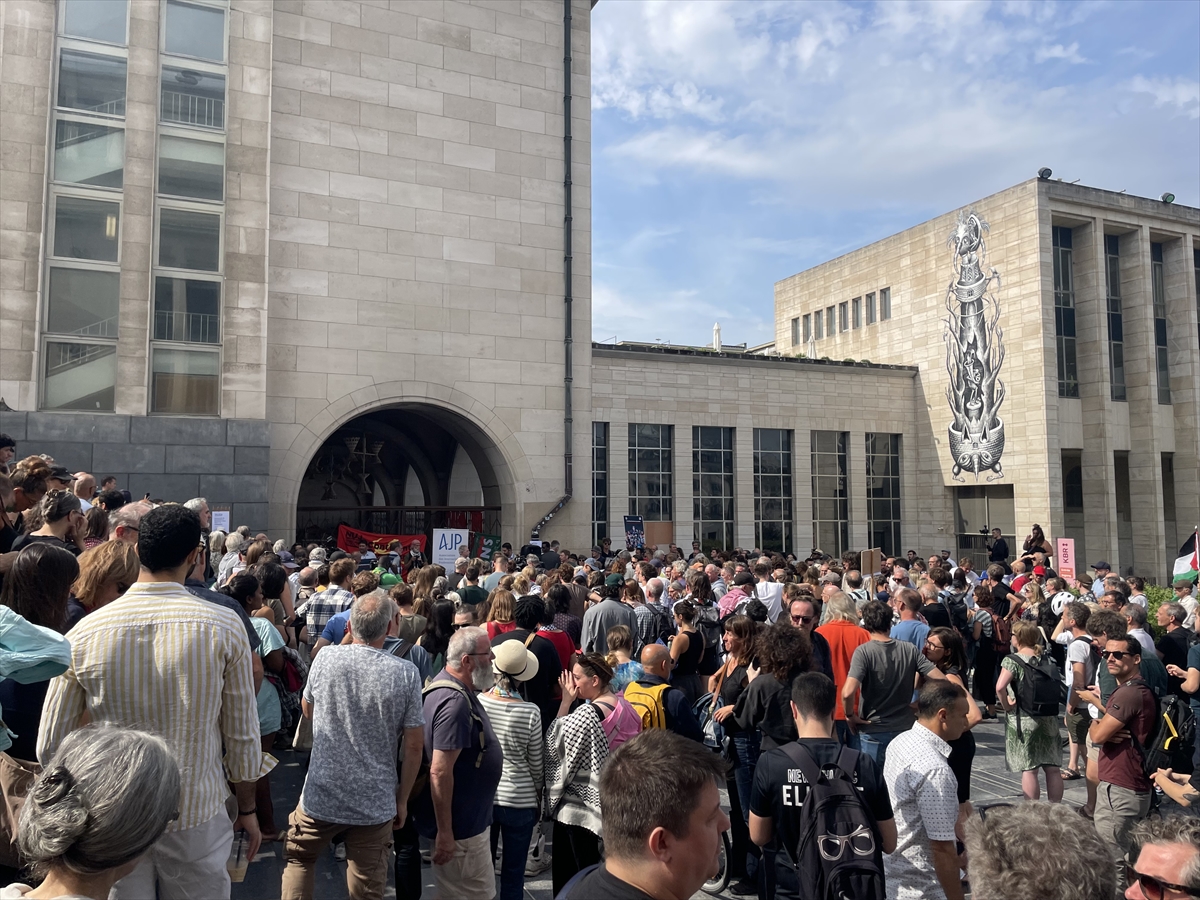 Brüksel'de uluslararası gazeteciler İsrail'in Gazze'de meslektaşlarını katletmesini protesto etti