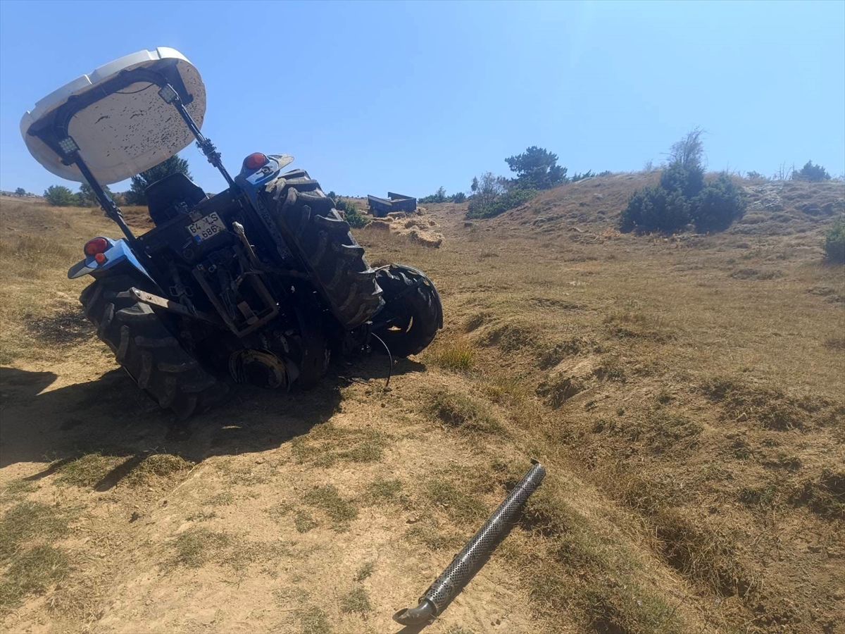 Uşak'ta traktörün devrildiği kazada 1 çocuk öldü, 1 çocuk yaralandı