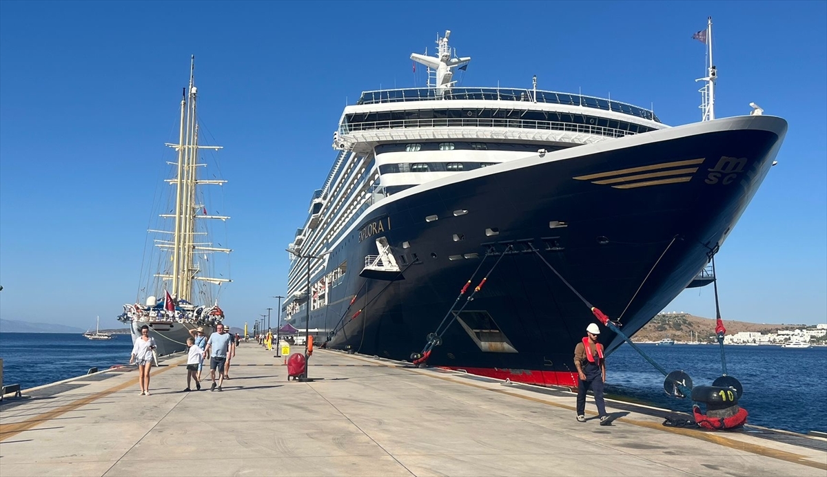 Bodrum'a iki kruvaziyerle 959 yolcu geldi
