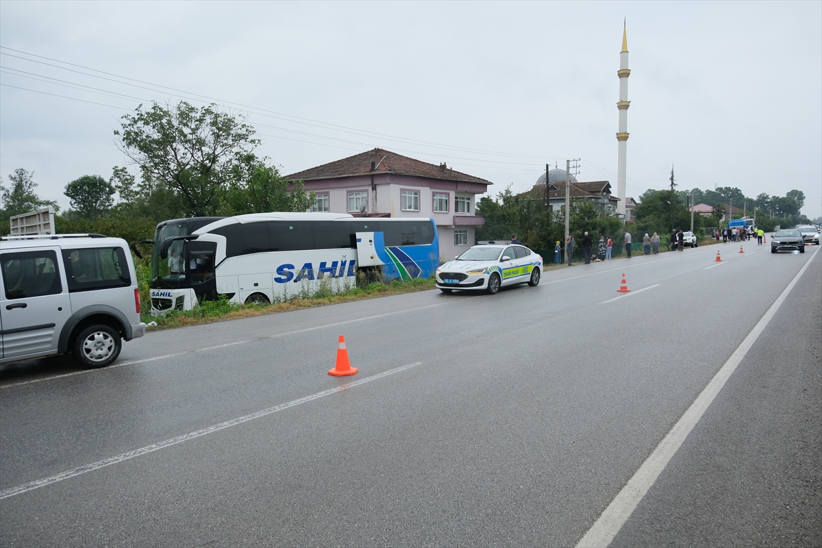 Samsun'da yolcu otobüsünün yol kenarındakilere çarptığı kazada ölü sayısı 2'ye yükseldi
