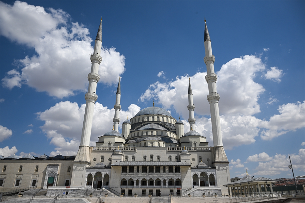 Kocatepe Camisi, ibadete açılalı 38 yıl oldu