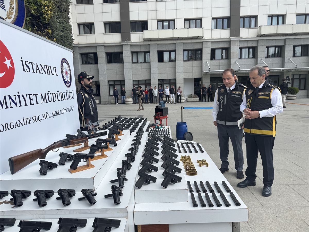 İstanbul'da suç örgütlerine yönelik operasyonda 11 şüpheli tutuklandı