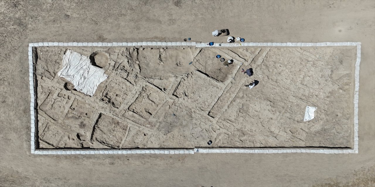 Karaman Canhasan 3 Höyüğü’nde 7 bin 450 yıllık sokak yapısı bulundu