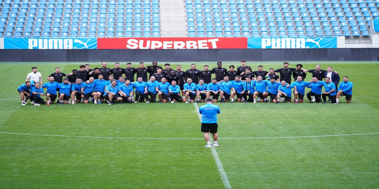 Başakşehir, UEFA Konferans Ligi play-off rövanşında Universitatea Craiova maçı öncesi son idmanını tamamladı
