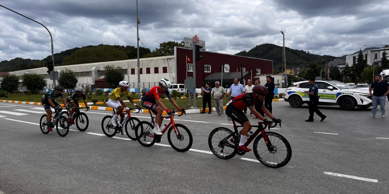 3. Uluslararası Kurtuluş Yolu Bisiklet Turu’nda 23 ülkeden 109 sporcu Salıpazarı etabını tamamladı