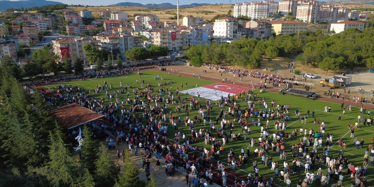 SOLOTÜRK Manisa’nın Demirci ilçesinde Kurtuluş Festivali kapsamında gösteri uçuşuyla binlerce kişiye coşku yaşattı