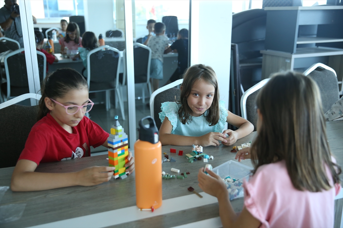Hatay'daki bilişim ve teknoloji atölyesinden 3 bin 500 depremzede öğrenci yararlandı