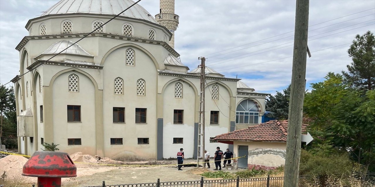 Amasya’da cami kubbesinde tadilat yapan işçi düşerek hayatını kaybetti