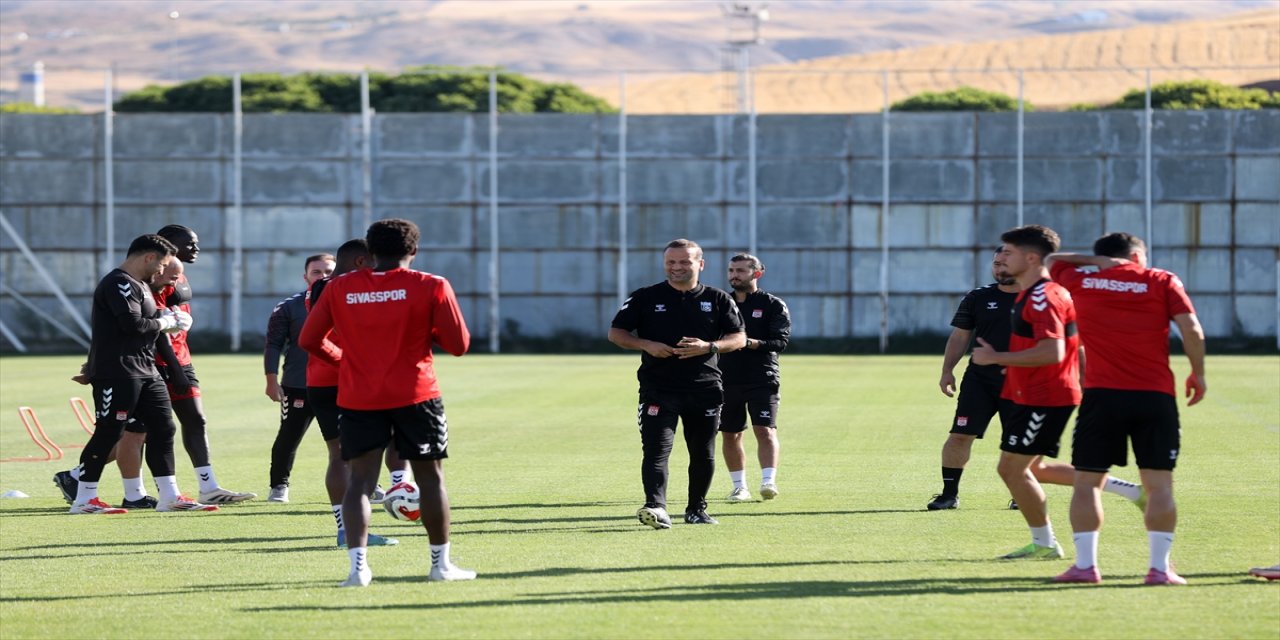 Sivasspor Teknik Direktörü Korkmaz: Vazgeçmiş bir görüntüyü kabul etmiyoruz, kısa sürede toparlanacağız