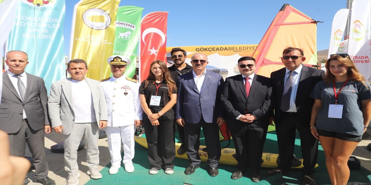 Çanakkale Valisi Toraman, Gökçeada’da düzenlenen TEKNOFEST Savaşan İHA Yarışması’na katılan gençlerle bir araya geldi