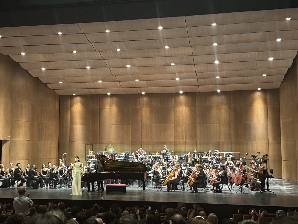 Türkiye Gençlik Filarmoni Orkestrası AKM'de konser verdi