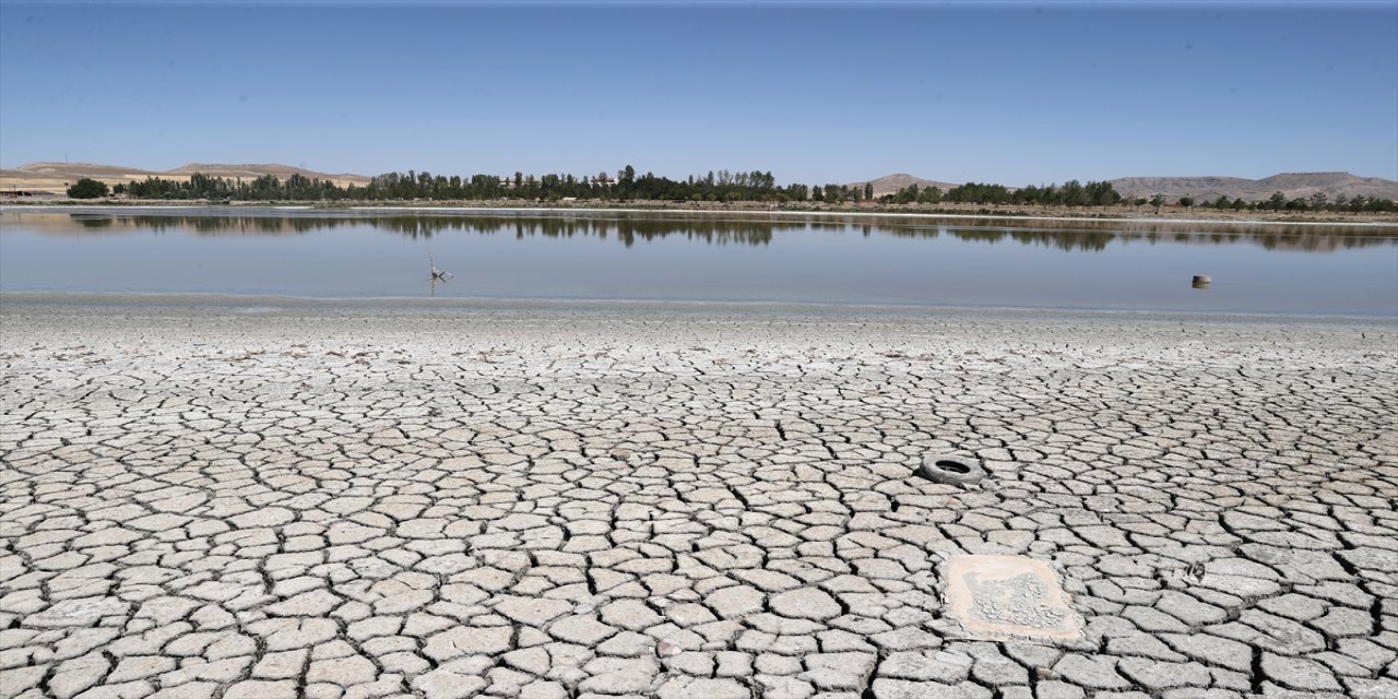 Kuraklık tehlikesiyle karşı karşıya kalan Sivas’taki Ulaş Gölü’ne Tecer Irmağı’ndan yeni su kanalı yapılacak