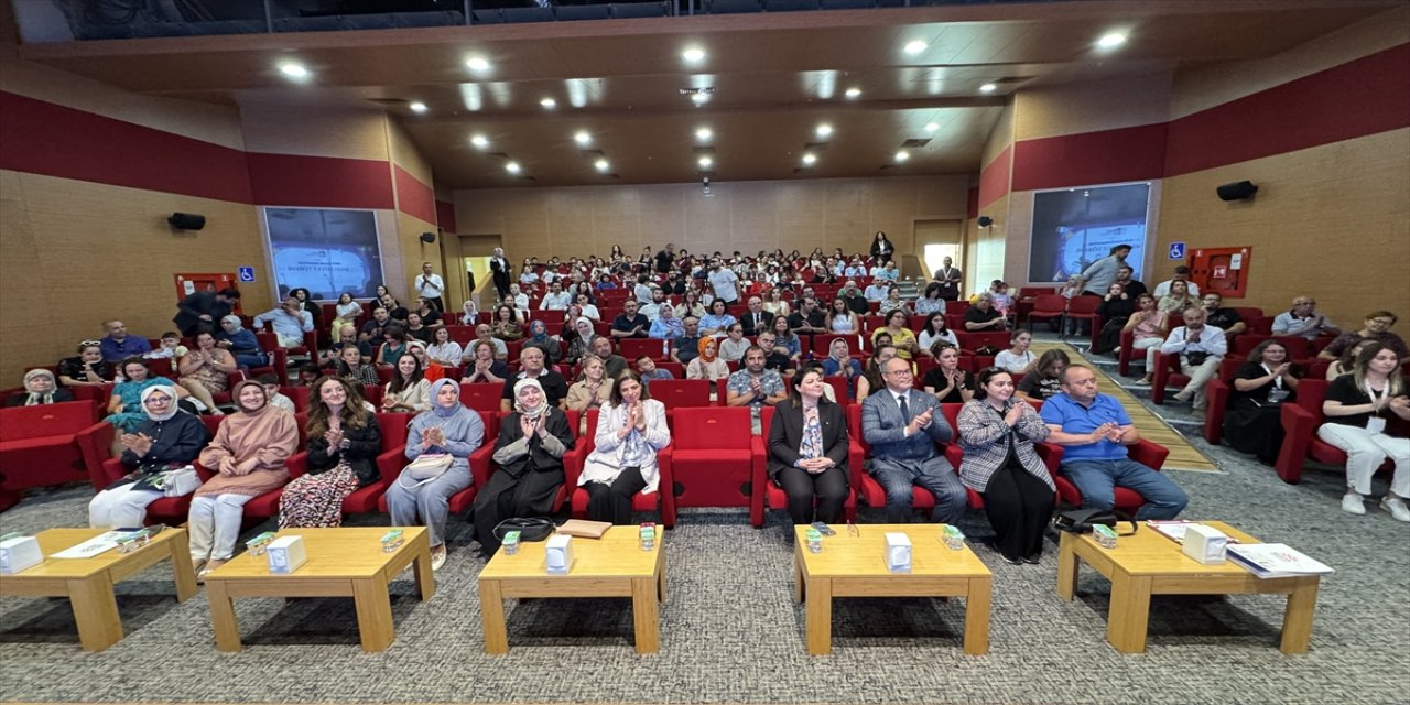 Hitit Üniversitesi Çocuk Üniversitesi 7. mezunlarını verdi: 59 öğrenci temsili kep attı