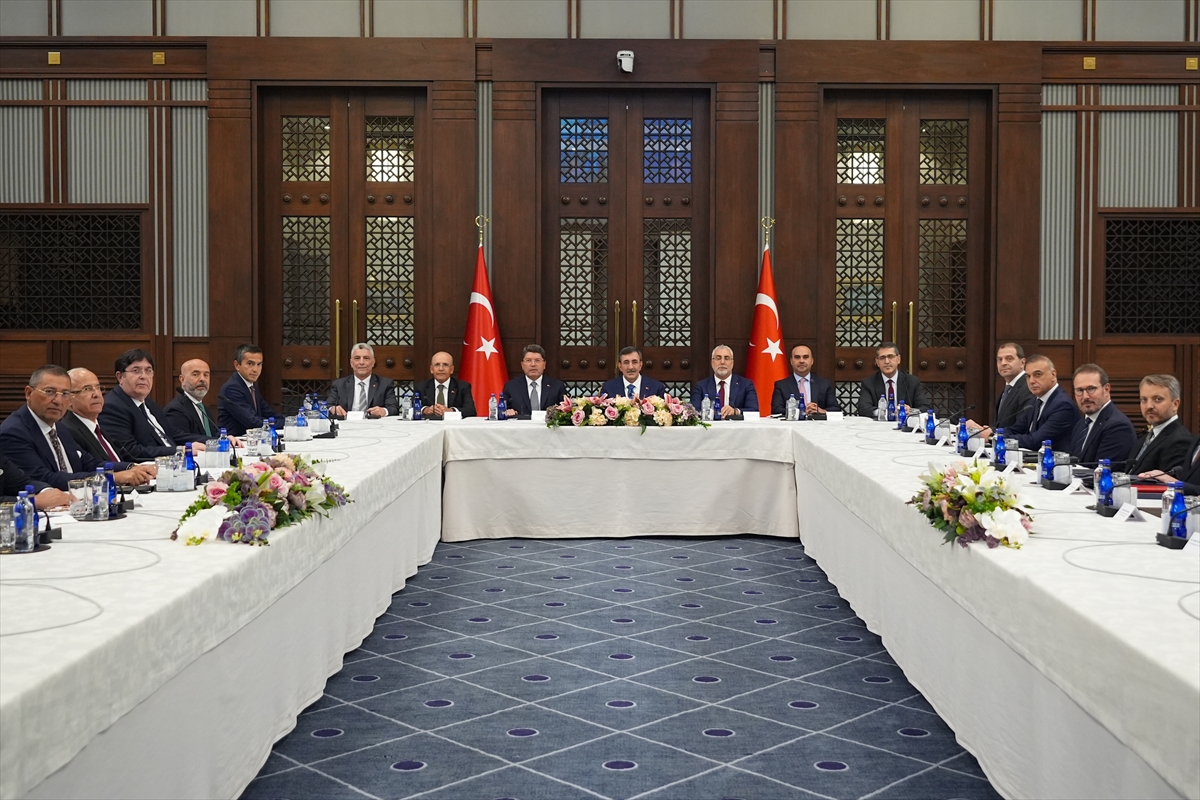 Cumhurbaşkanı Yardımcısı Cevdet Yılmaz, TİSK heyetini kabul etti