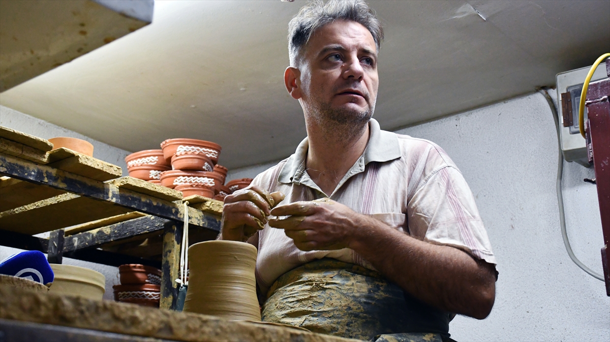 Kuzey Makedonyalı çömlek ustası, zanaatını gelecek nesillere aktarmak için mücadele ediyor