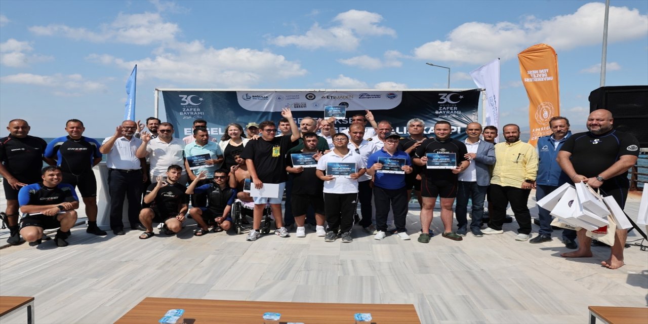 Bandırma’da Engelsiz Zafer Dalışı: Engelli Öğrenciler 10 Metre Derinliğe Dalıp Türk Bayrağı Açtı