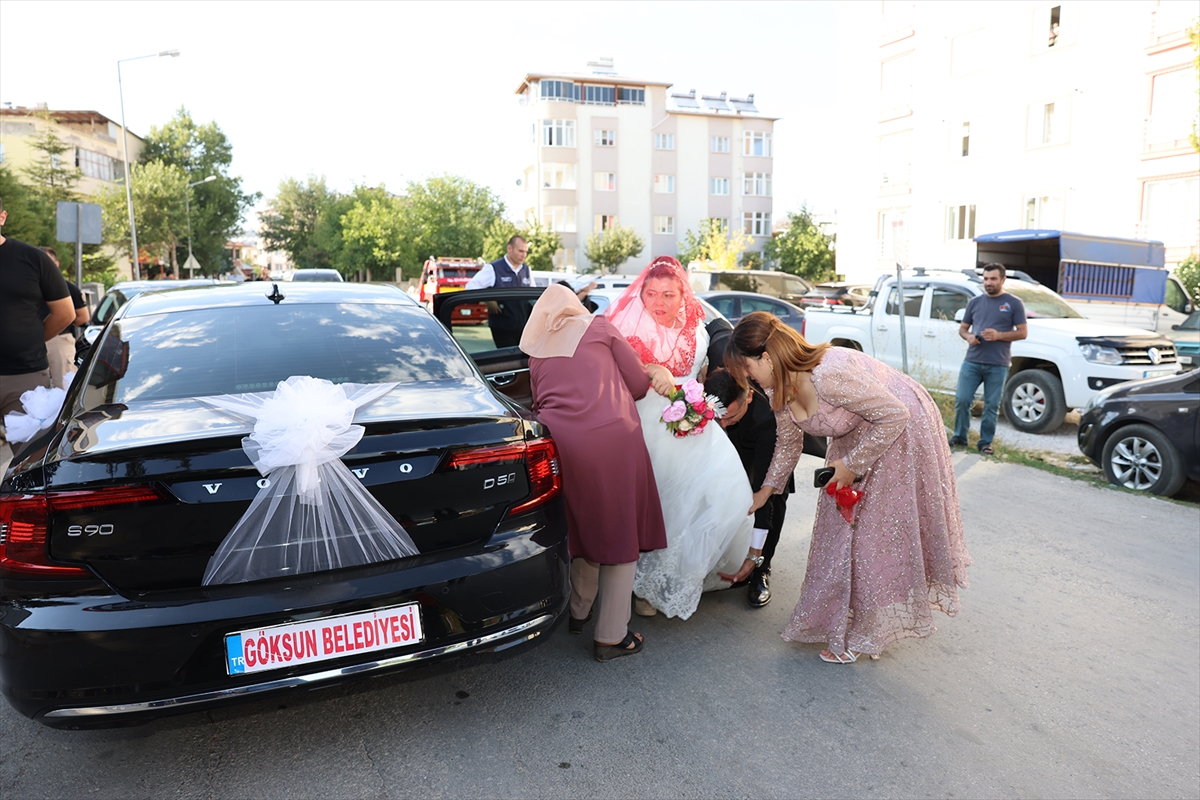 Kahramanmaraş'ta engelli bireyin gelinlik giyme hayali gerçek oldu