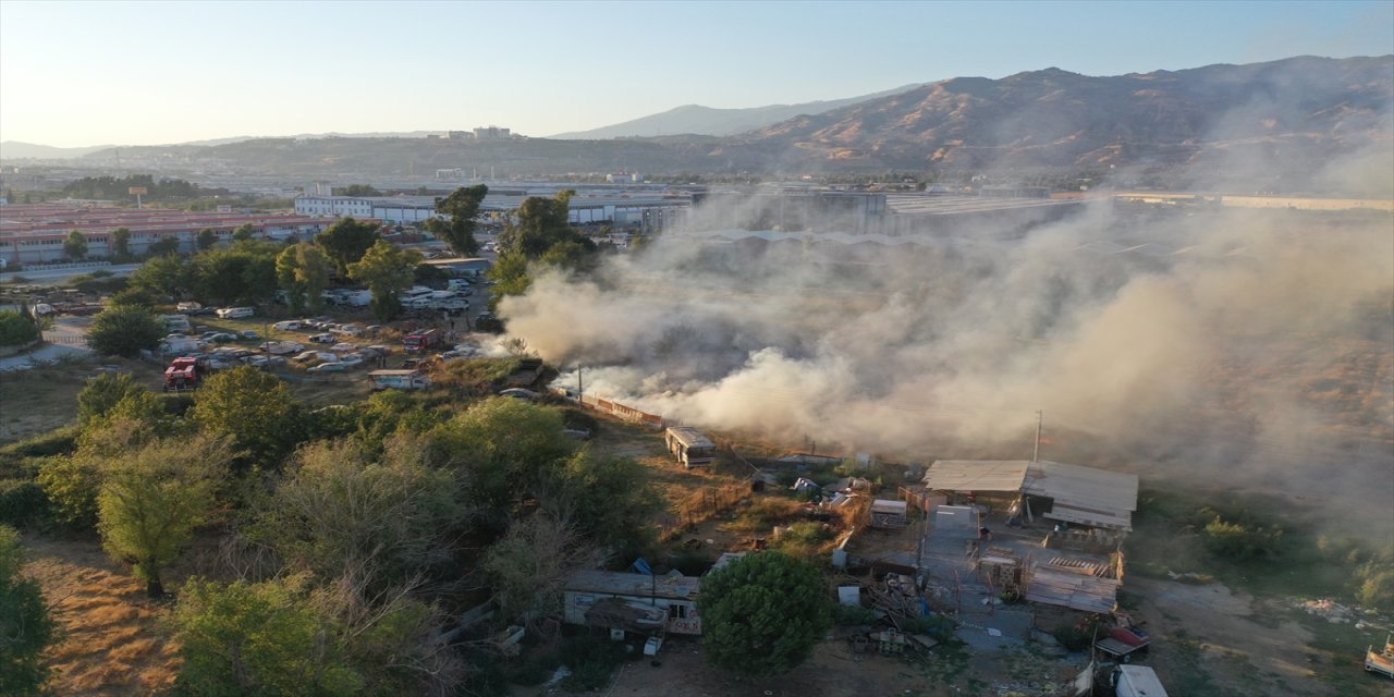 Aydın'da yediemin otoparkında çıkan yangında 5 araç ve 30 motosiklet zarar gördü