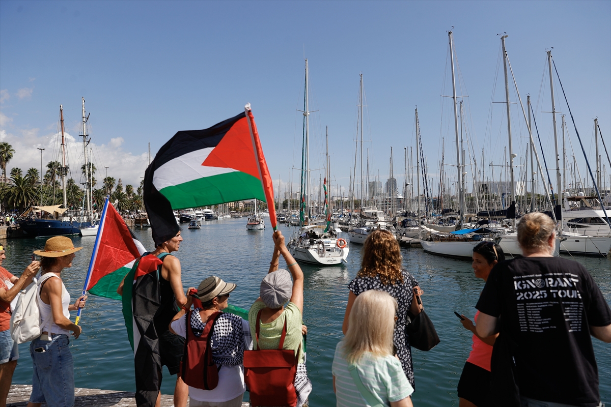 Onlarca tekne İsrail'in ablukasını kırmak ve Filistin ile dayanışma için Akdeniz'de yelken açtı