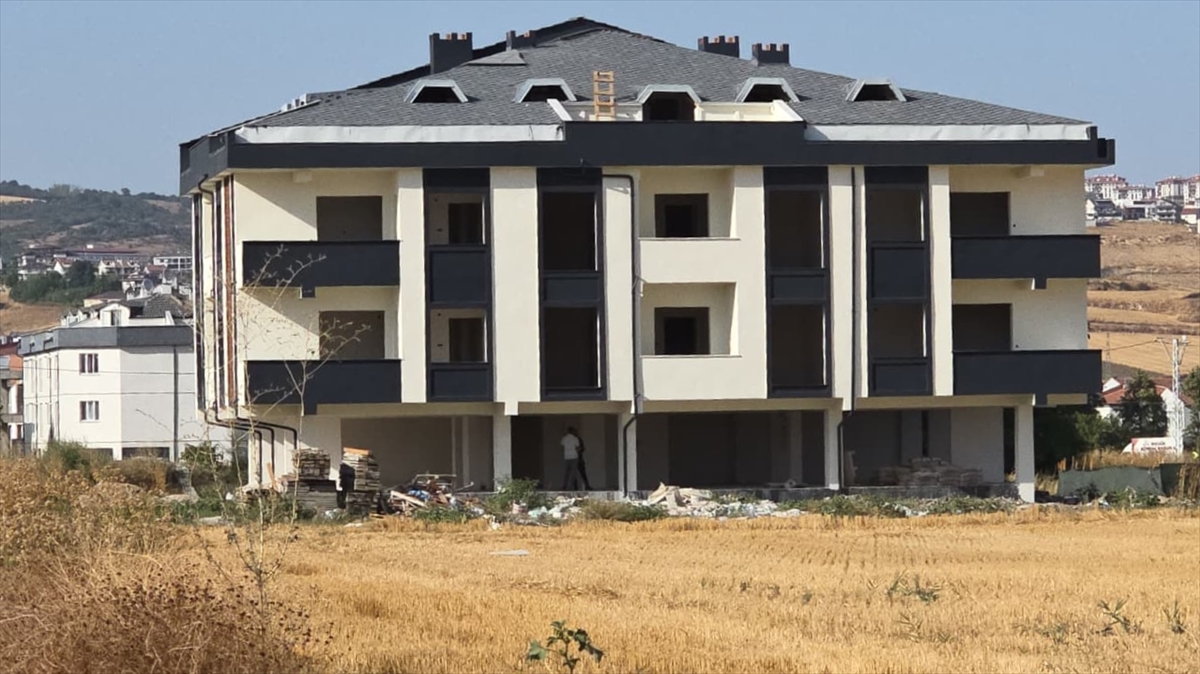 Bursa'da yüksekten düşen işçi ağır yaralandı