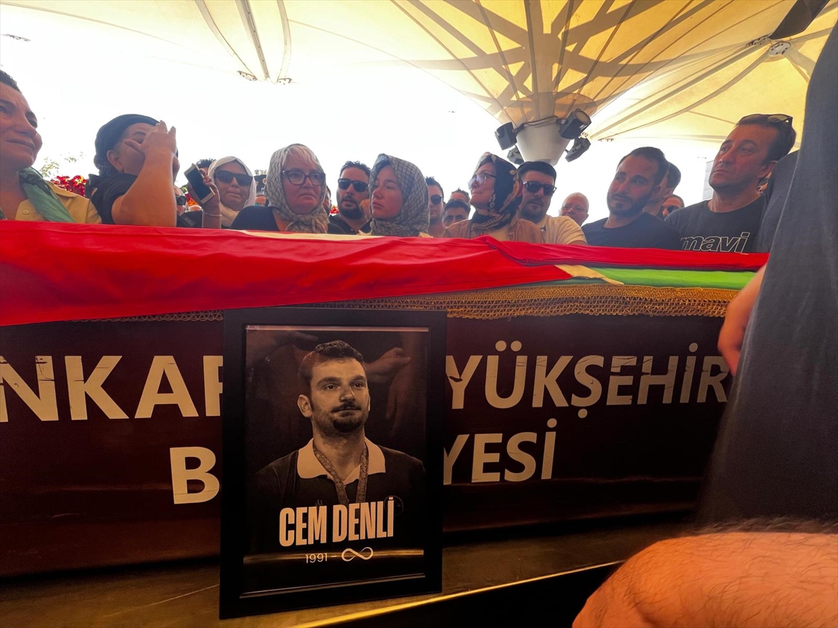 İşitme engelli milli hentbolcu Cem Denli, Ankara'da son yolculuğuna uğurlandı