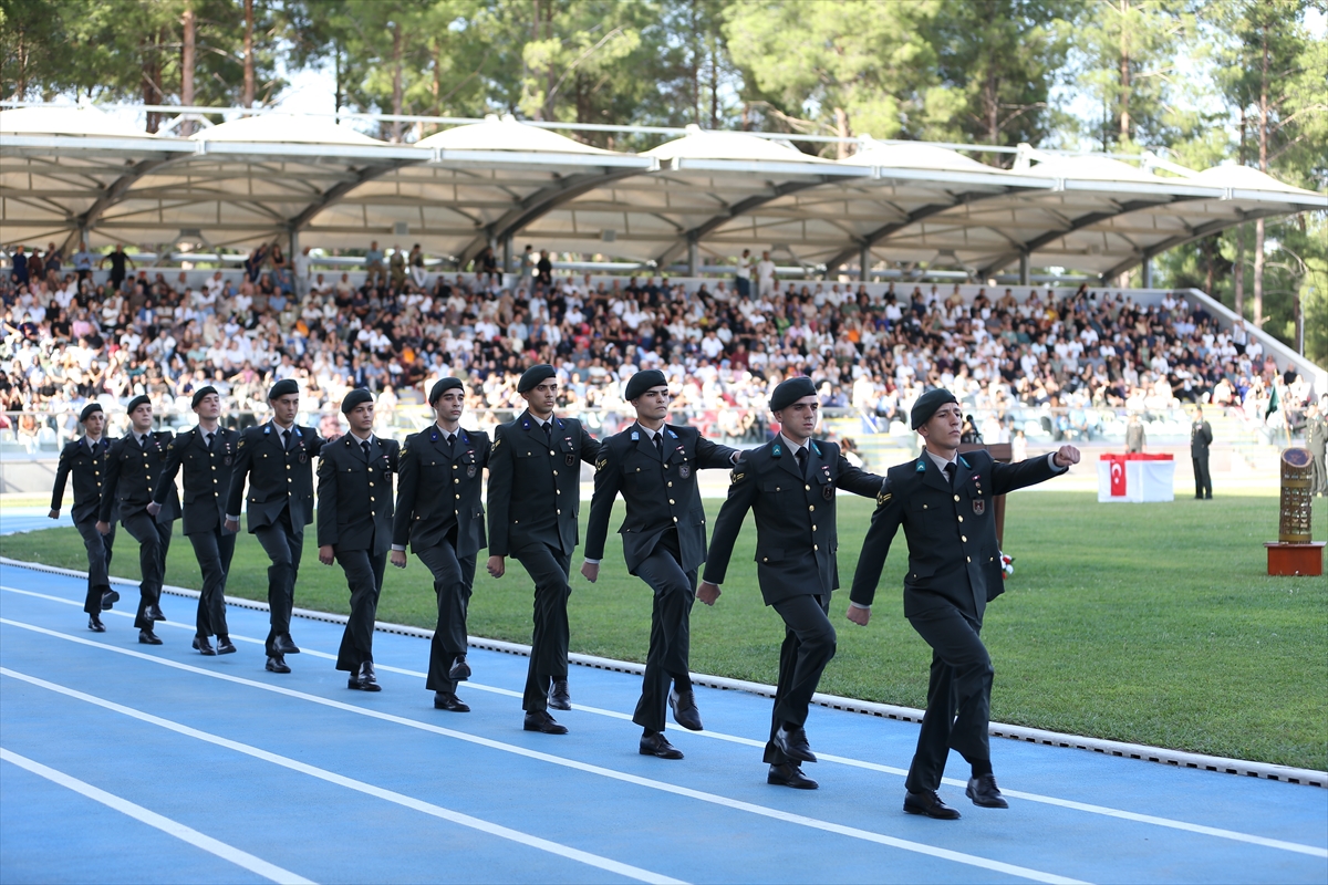 Kara Astsubay Meslek Yüksekokulunda diploma ve sancak devir teslim töreni yapıldı