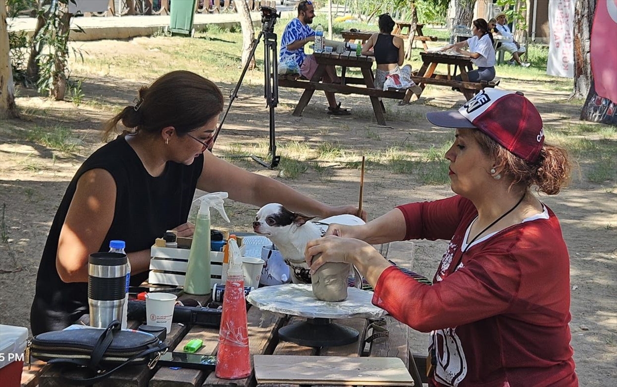 Antalya'da düzenlenen "5. Yaz Sanat Kampı ve Kültür Sanat Çalıştayı" tamamlandı