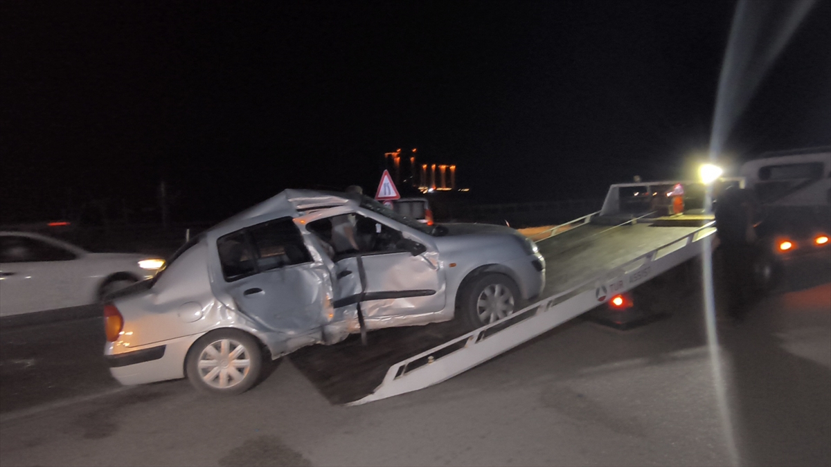 Kırıkkale’de tır ile çarpışan otomobildeki 2'si çocuk 6 kişi yaralandı