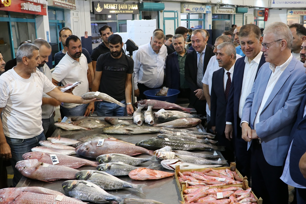 Ege'de sezonu açan balıkçılar avdan umutla döndü