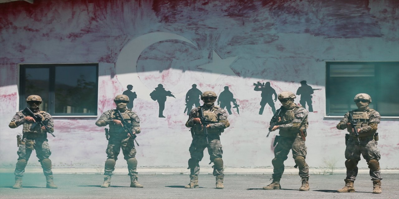 Malatya’da PÖH timleri, sıcak hava ve zorlu arazi şartlarında eğitimlerle operasyonel başarılarını artırıyor