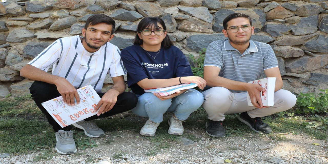 Vanlı Düzgün kardeşler çobanlık yaparken hazırlandıkları YKS’de tıp ve diş hekimliği fakültelerini kazandı