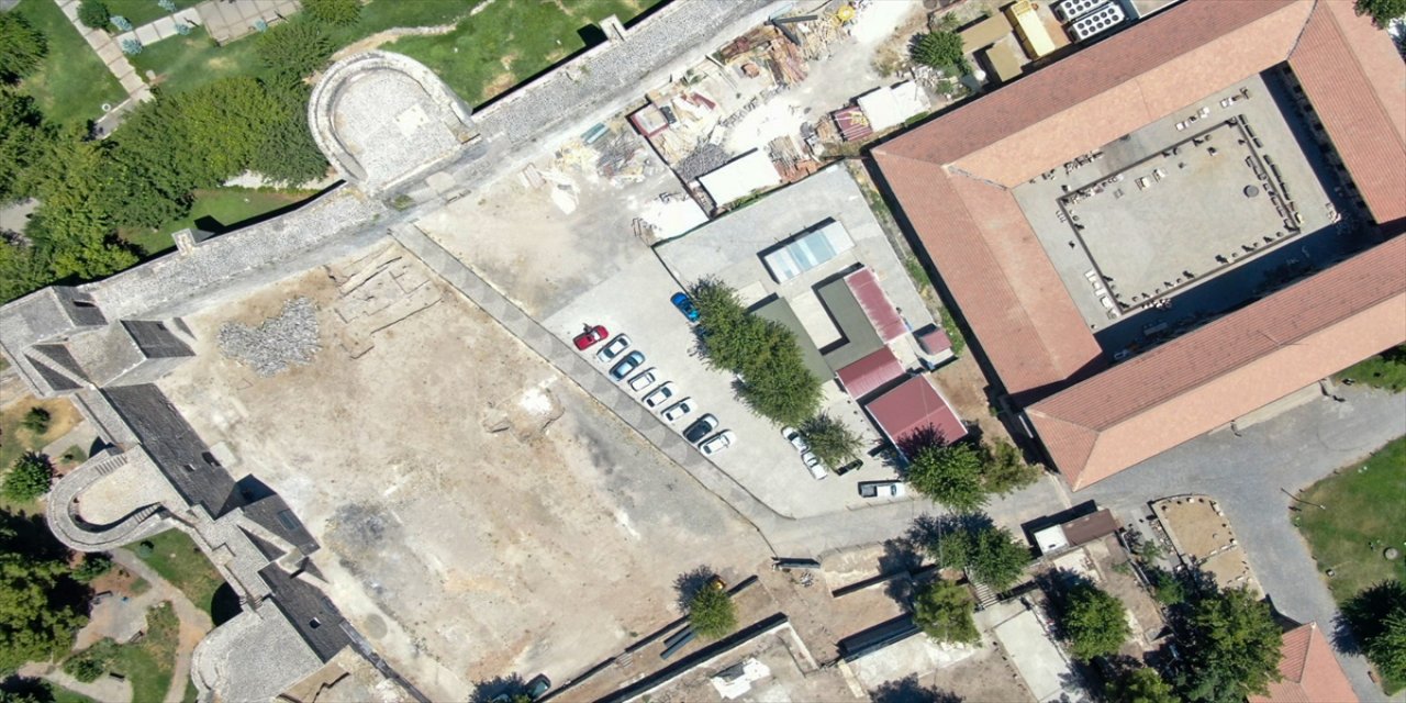 Diyarbakır Amida Höyük’teki Artuklu Sarayı “Alay Meydanı” çevre düzenlemesiyle turizme kazandırılacak